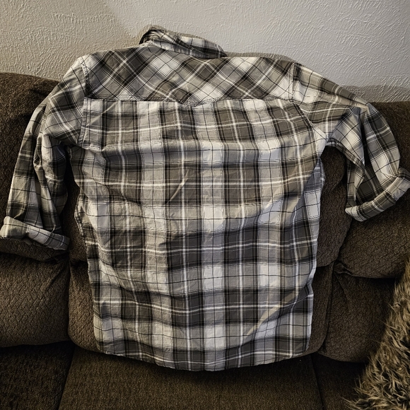 Button up - Picture 2 of 3